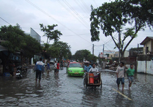 Jakarta nach Überschwemmungen 2002
